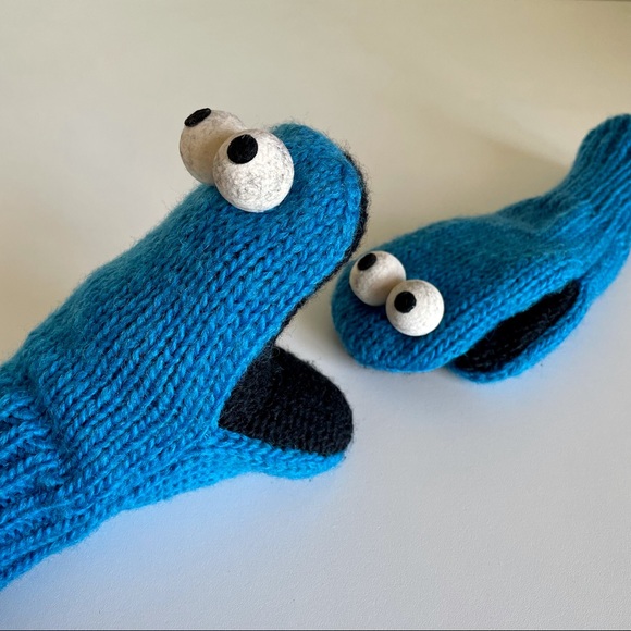 Other - ⭐️FREE⭐️Cute & Warm Gloves